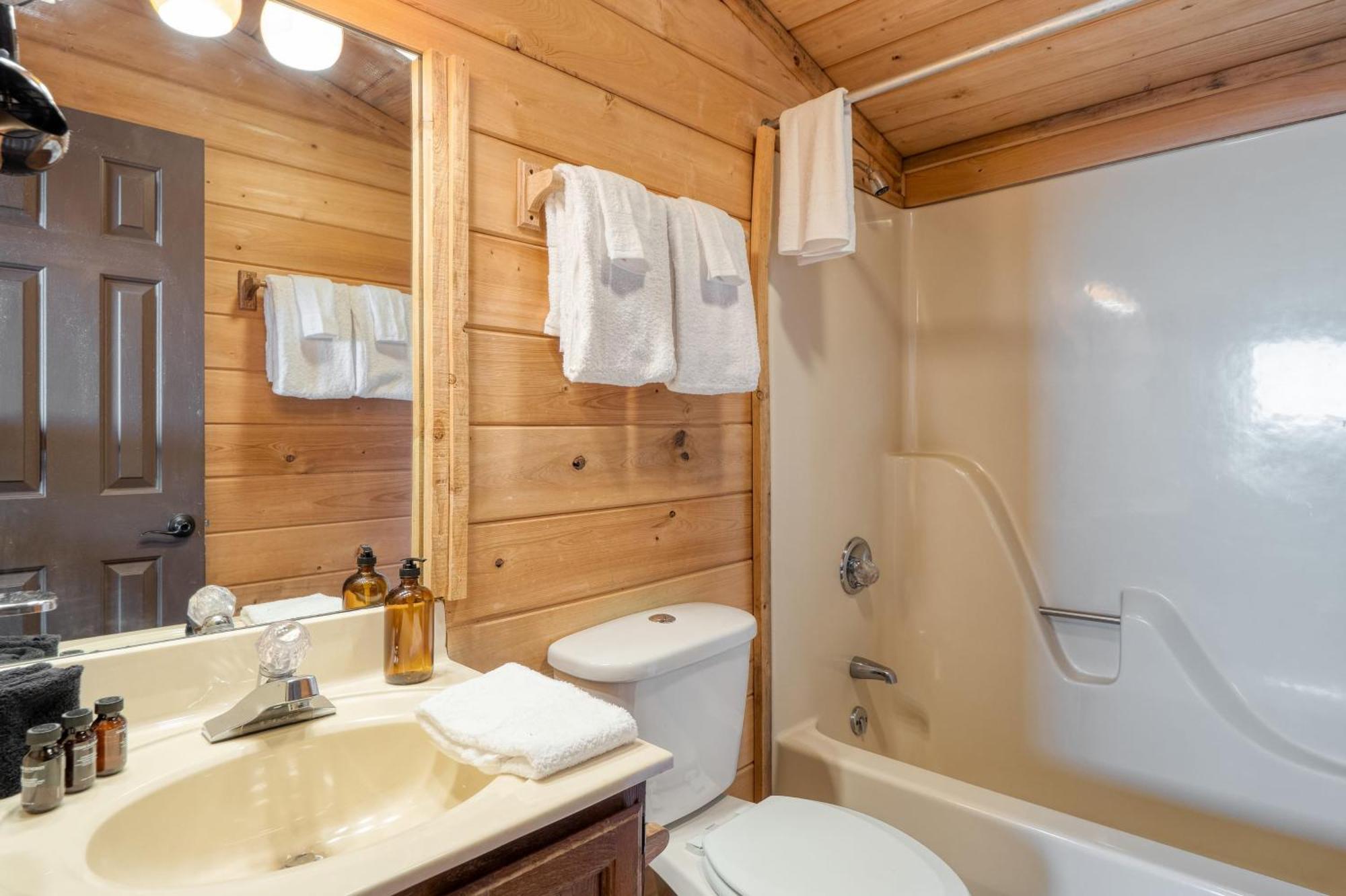 Fontana By Avantstay Gorgeous Mountain Cabin W Views Hot Tub Game Room Gatlinburg Bagian luar foto